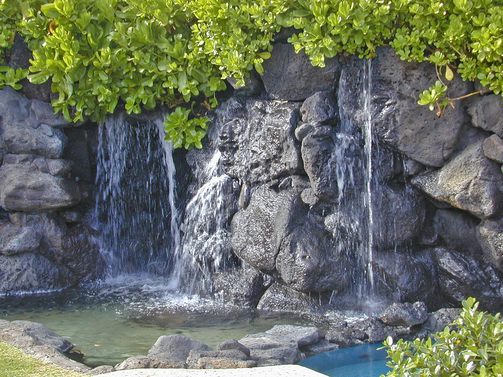 Artificial waterfalls look like natural stone