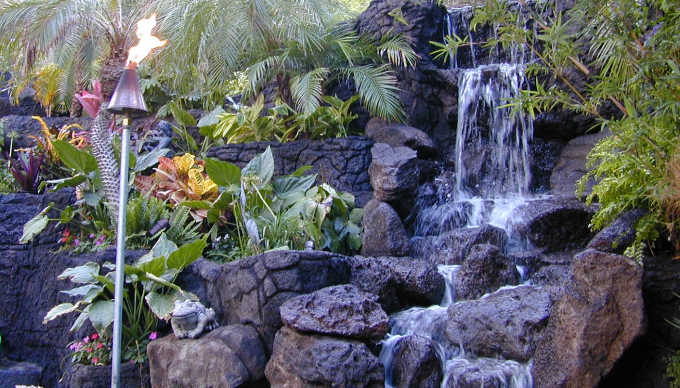 Island-style rock gardens, walls and water features