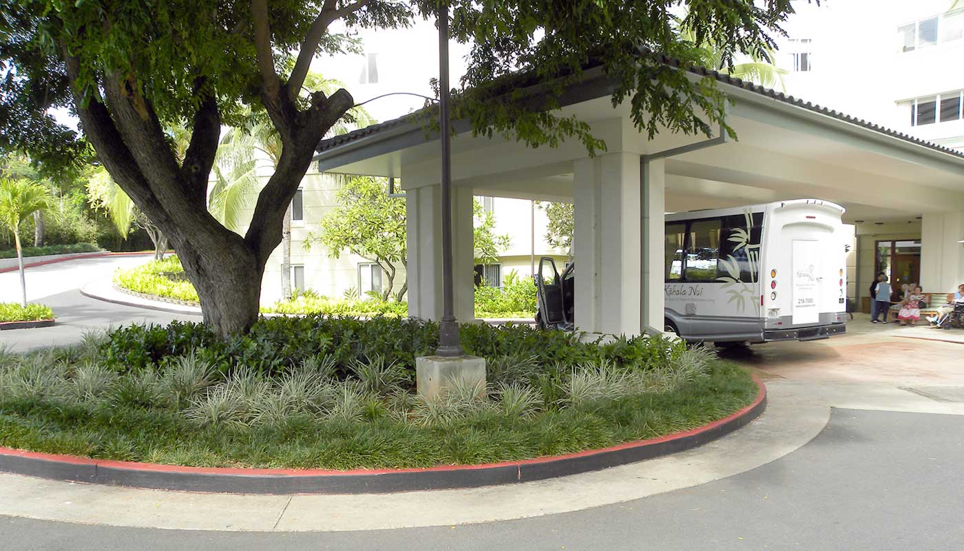 hotel entrance driveway landscaping