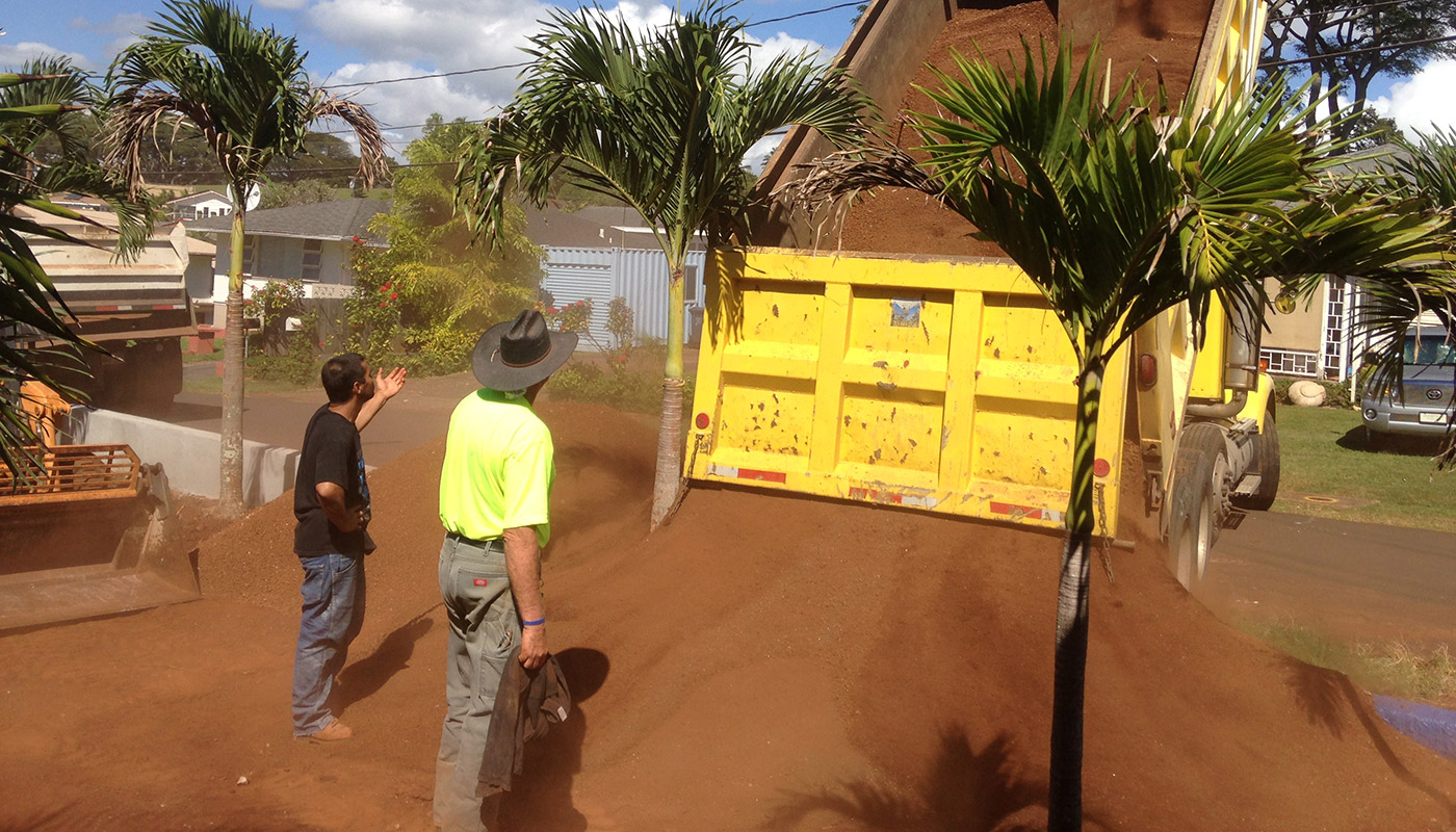 Photo: topsoil delivery for landscaping in Aiea (Oahu, Hawaii)