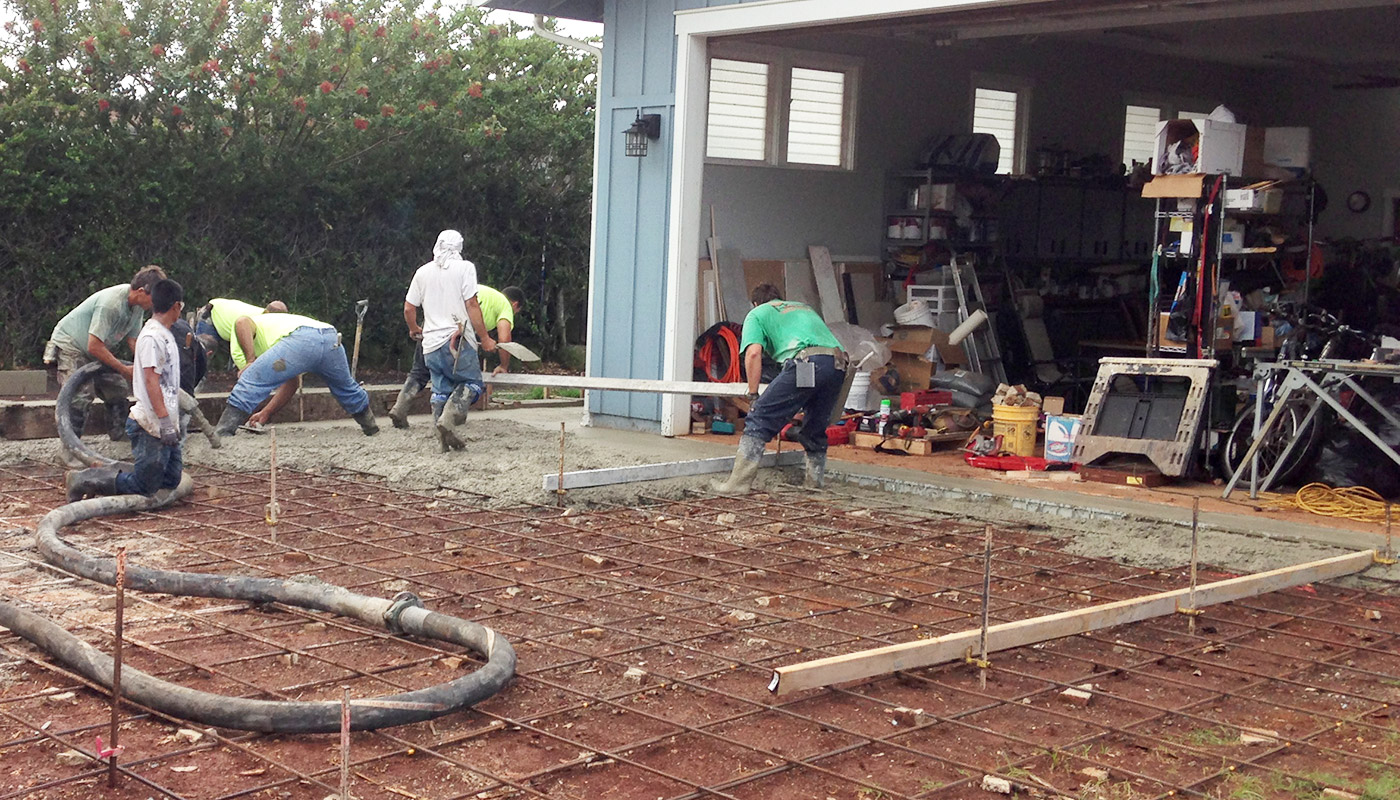 Photo: crew begins concrete pour on driveway in Aiea (Oahu, Hawaii)