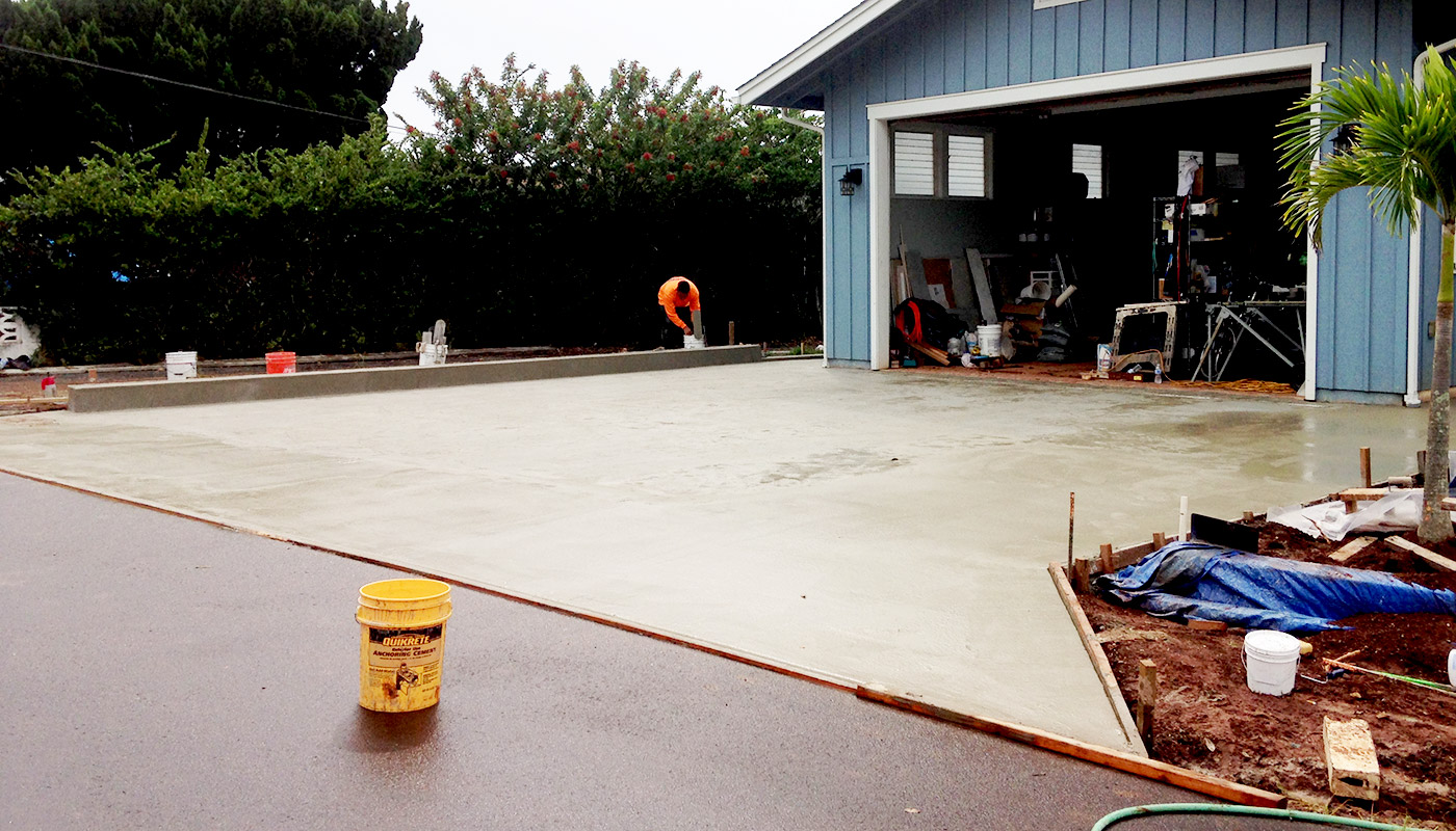 Photo: fresh, smooth concrete driveway in Aiea (Oahu, Hawaii)