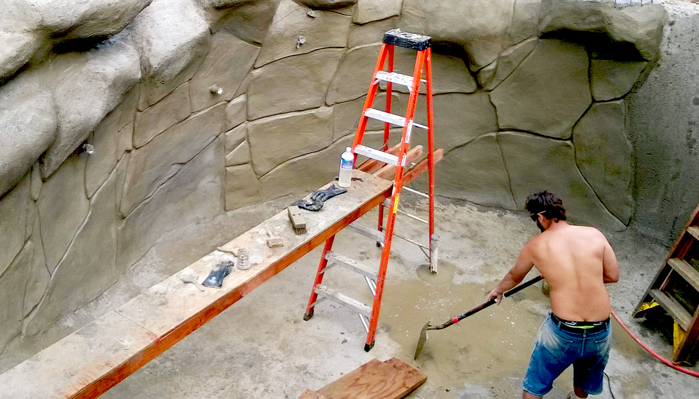 Slideshow: the process of building an all-custom luxury residential swimming pool (www.swanhawaii.com).