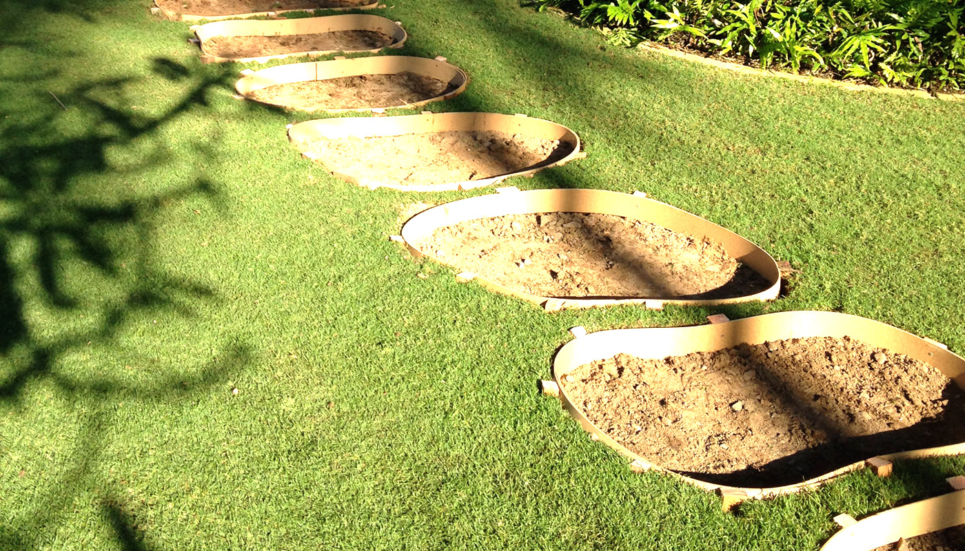 Photo: incised into lawn/turf, how to make an island-style pathway look like paving stones