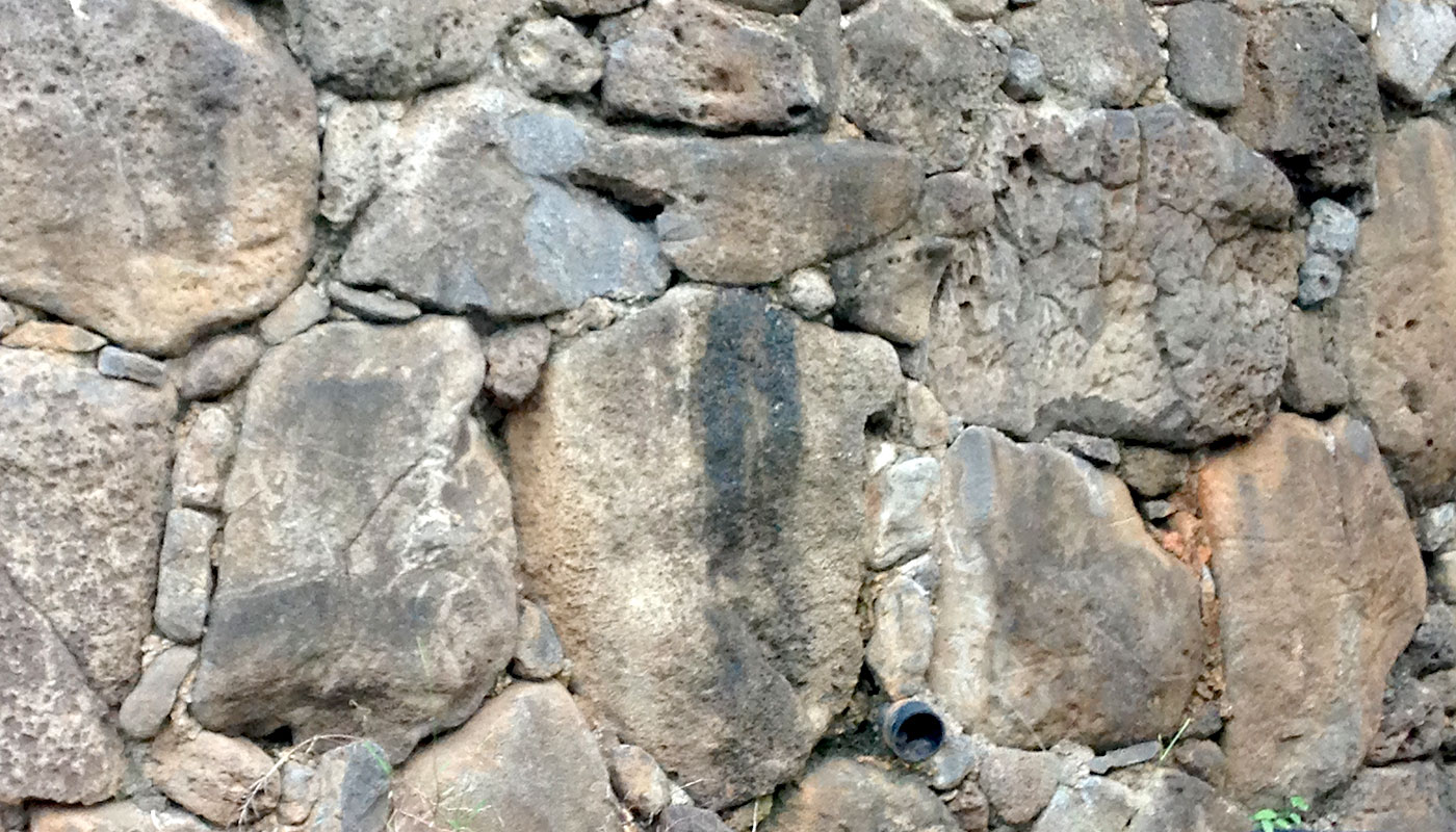 Photo: natural stone wall